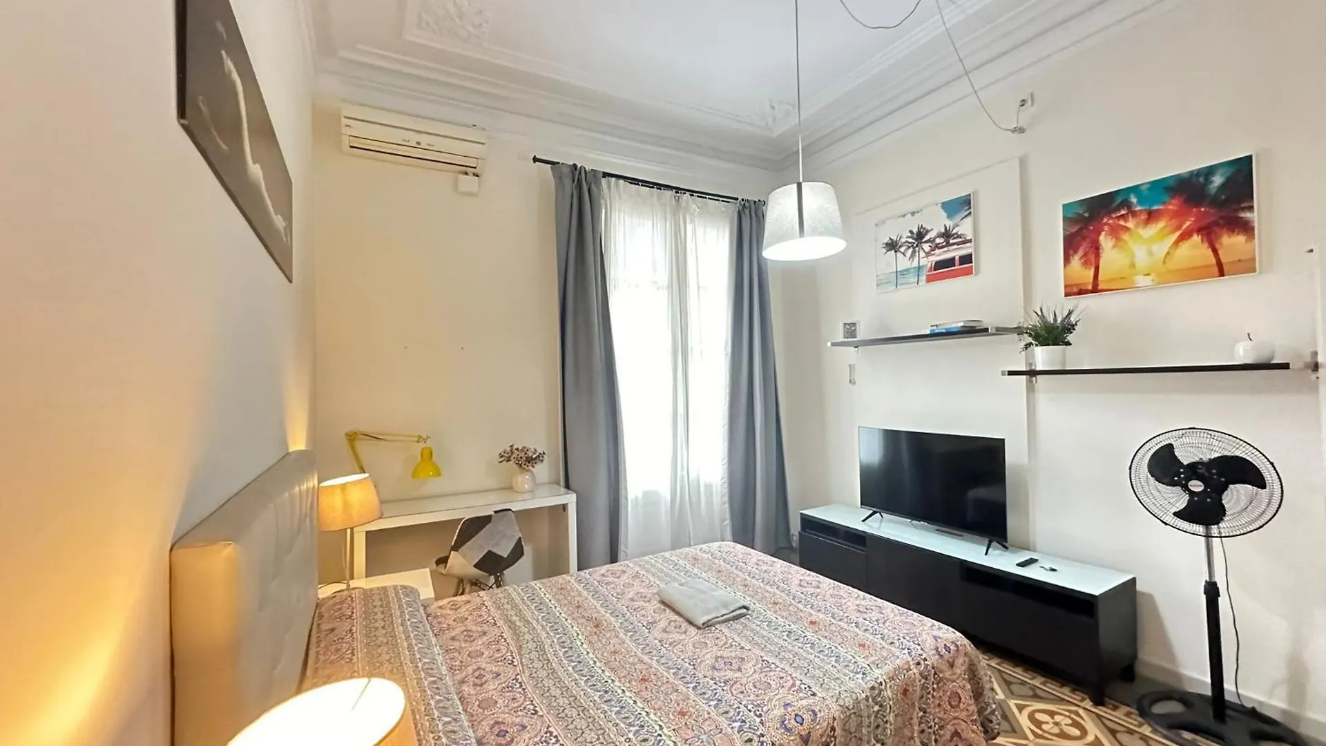 Bed & Breakfast Alojamiento Roger Barcelona Spain